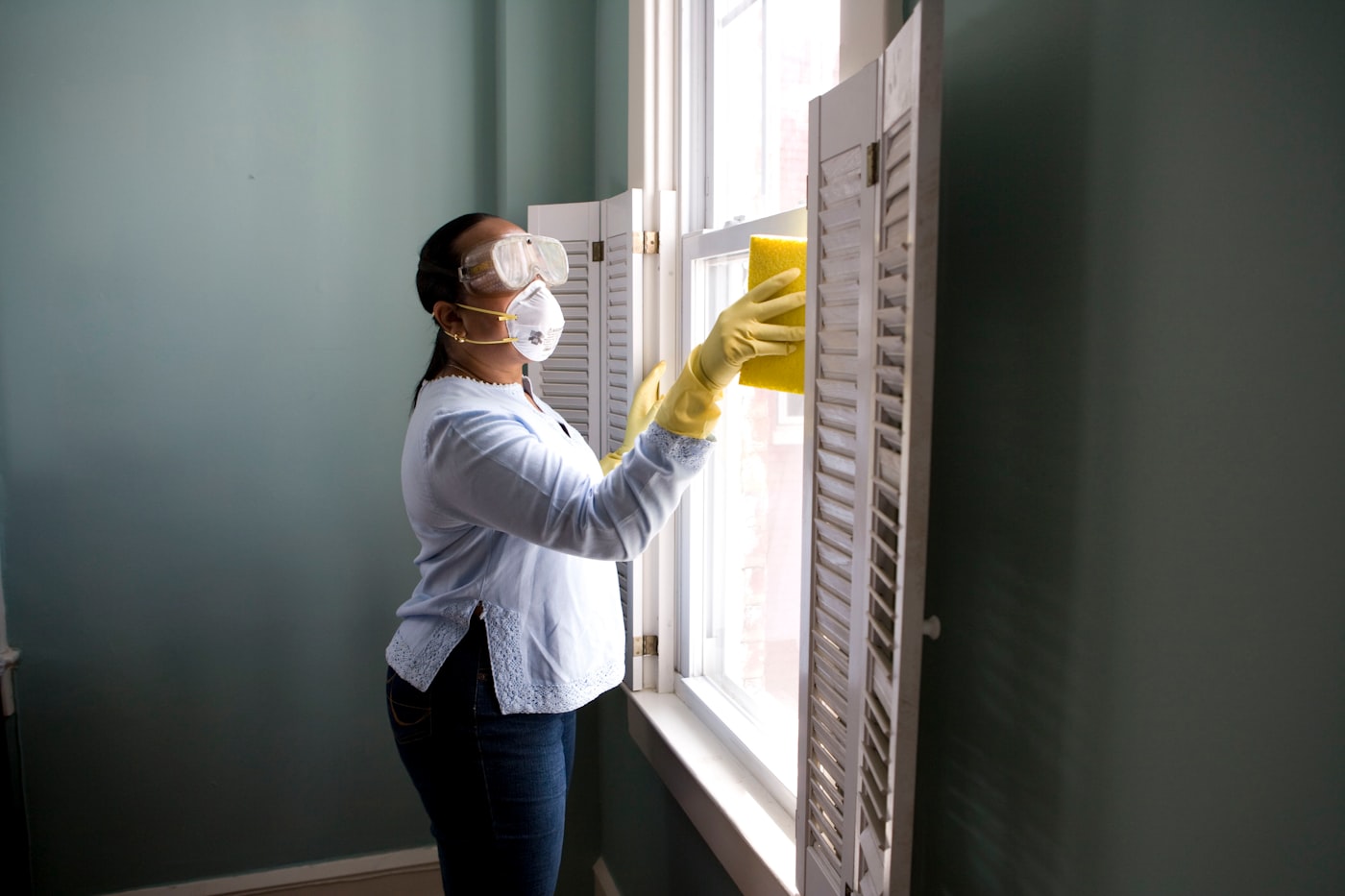 Discreet commercial cleaning and pest work